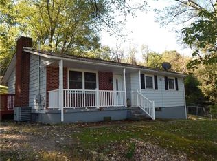 285 Vanderbilt Rd, Connellsville, PA 15425