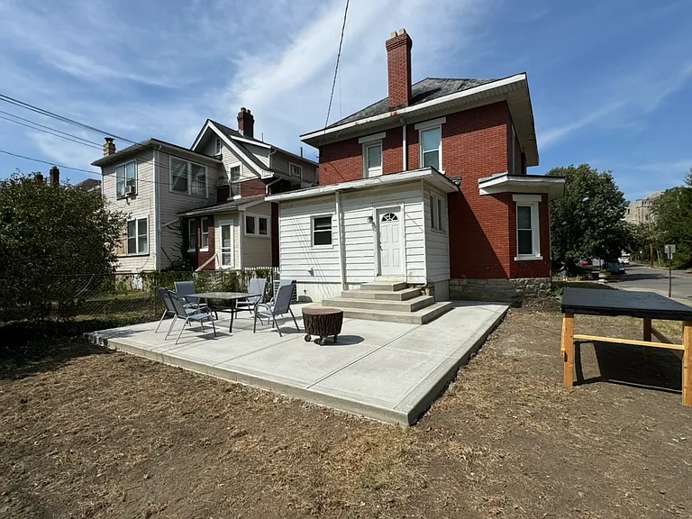 113 E Oakland Ave — Photo 13