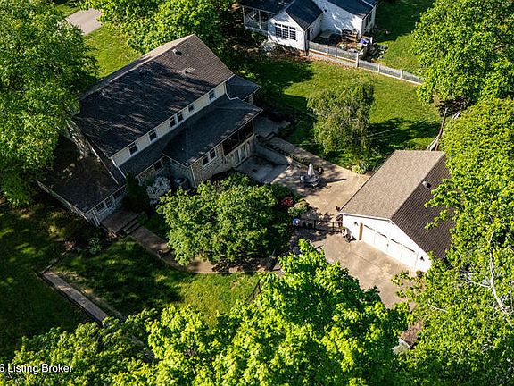 2nd image of 935 Cardinal Dr