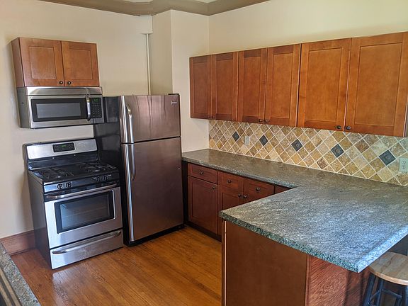 3rd image of 2824 E Newberry Blvd Floor 2