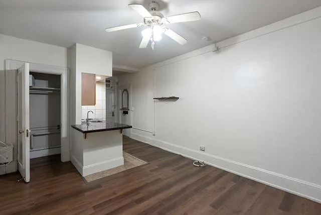 Studio, 320 sqft, $1,100 — Photo 3
