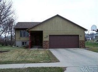 3805 E 36th St, Sioux Falls, SD 57103