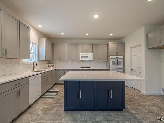 3rd image of 540 Evening Primrose Dr