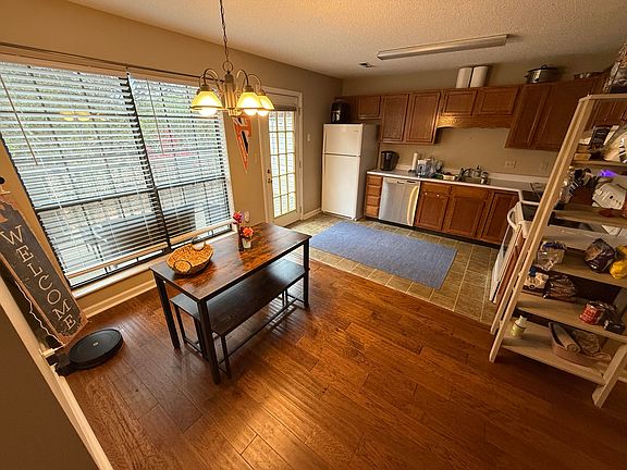 5th image of 437 S Gallaher View Rd APT 13