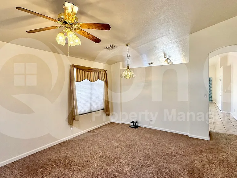 417 E Cantebria Dr — Photo 9