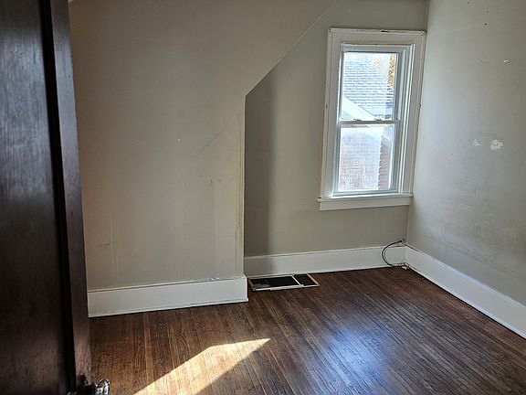 5th image of 513 E Republic St