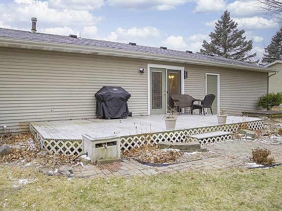 4th image of 22219 Hanover Dr