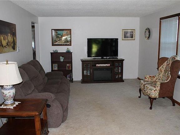 5th image of 102 Benham Ave