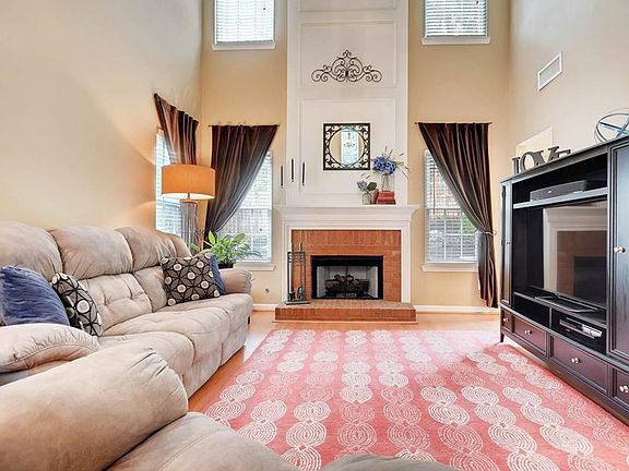 4th image of 3689 Montrose Pond Ct