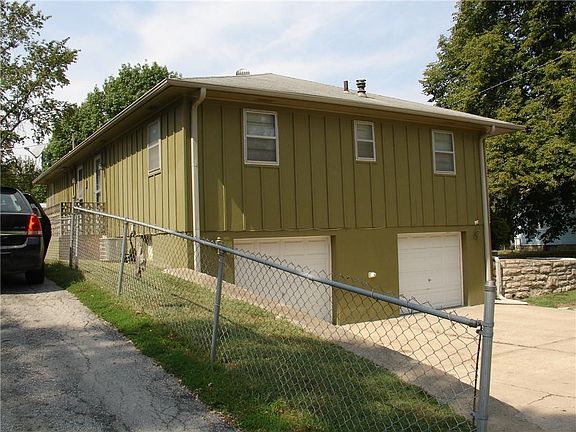 3rd image of 10559/10561 E Lake Dr