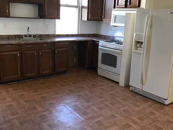 2nd image of 105 Bruce Ave
