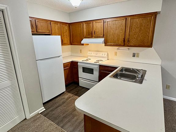 5th image of 3400 Evans St #B