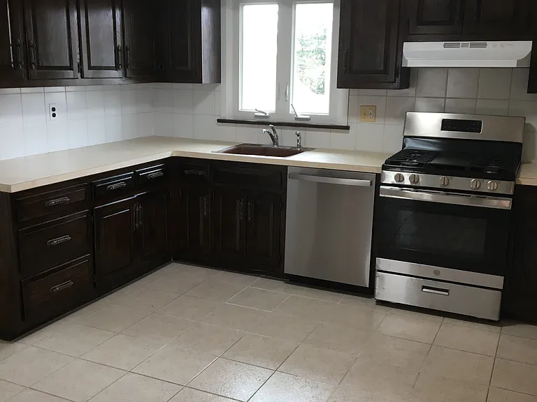 98 Gaston Ave — Photo 2