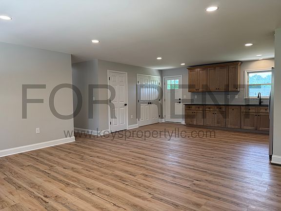 3rd image of 31647 Pinewood Dr