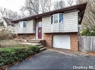 51 Goeller Ave, Huntington Station, NY 11746