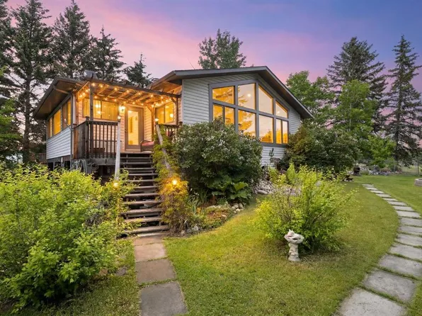 614 S Gho St, Lake Village, AB T4C 1B7