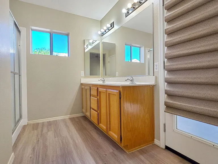 15062 W Piccadilly Rd — Photo 11