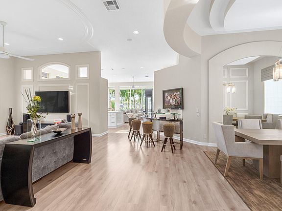 5th image of 7958 Villa D Este Way