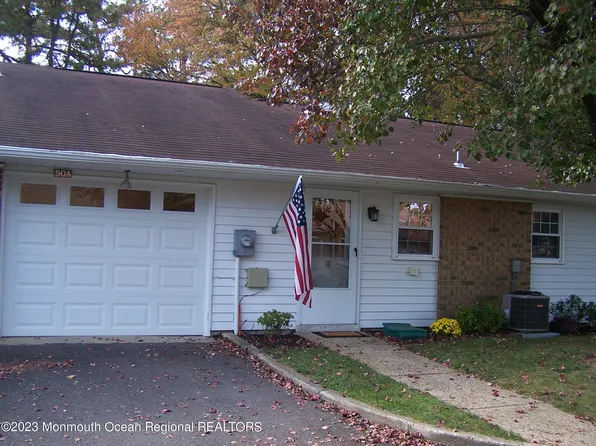 90A Cambridge Circle, Manchester, NJ 08759