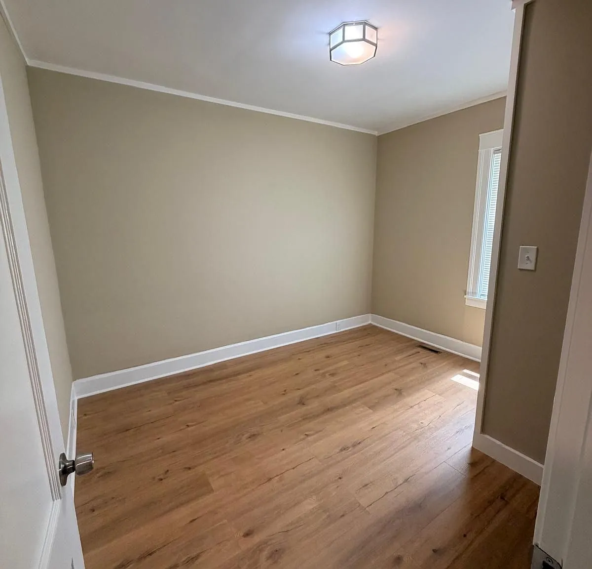3 bed, 1.0 bath, 1418 sqft, $2,600 — Photo 1