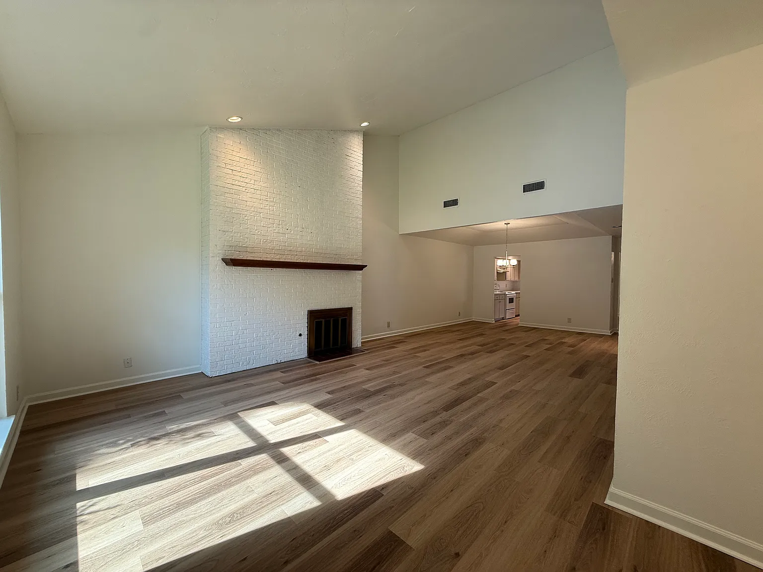 3 bed, 1678 sqft, $2,500 — Photo 2