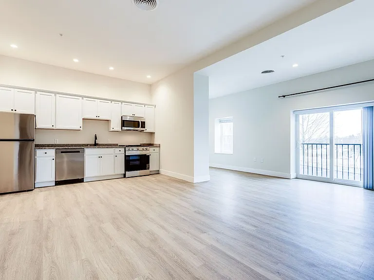 NOW LEASING - GALLERY GARDEN APTS — Photo 56