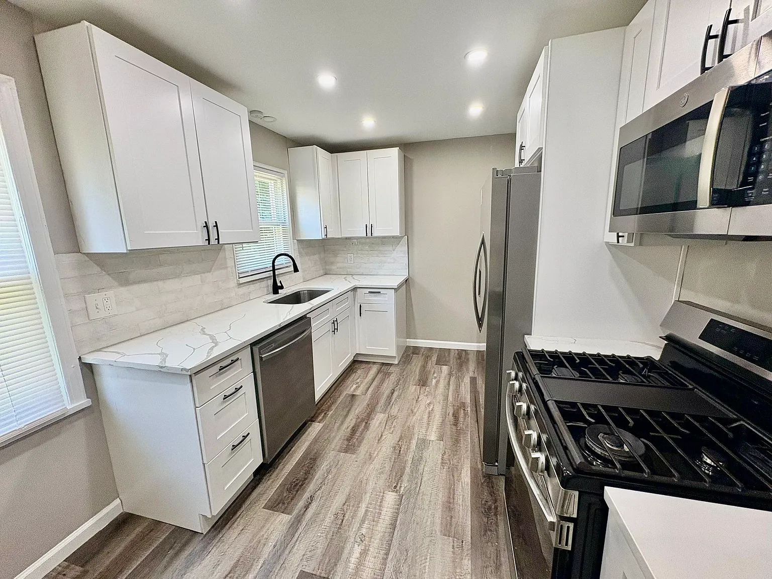 3 bed, 1962 sqft, $1,795 — Photo 2