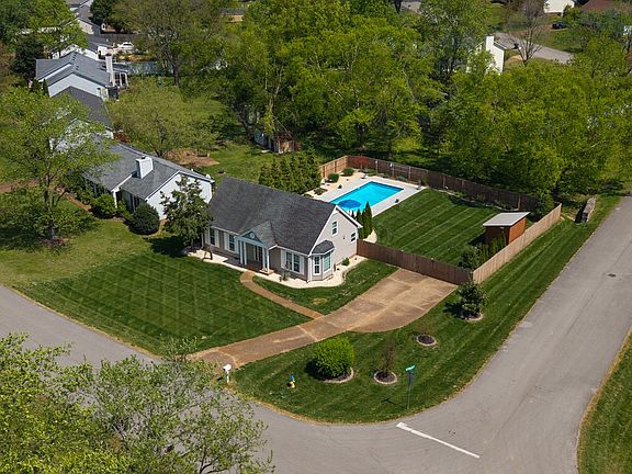 2nd image of 540 Riverview Dr