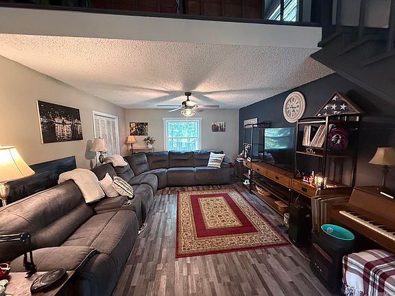4th image of 701 W Rhodes St