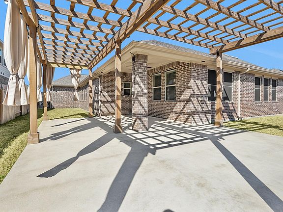 3rd image of 120 Dina Ln