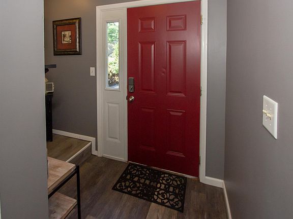3rd image of 25 Point Of Woods Dr
