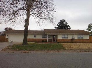 2921 Robert Rd, Shawnee, OK 74804