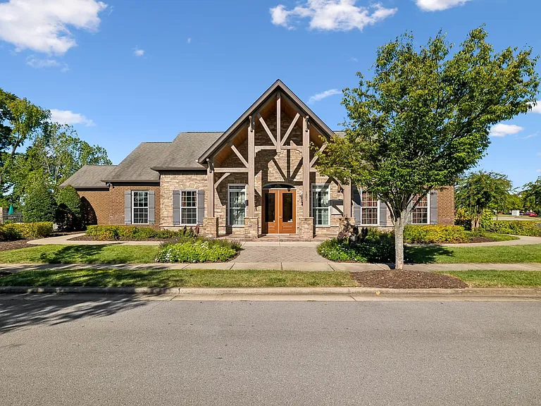 1672 Stonewater Dr — Photo 35