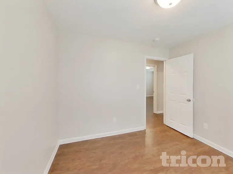 1064 Halifax Ln — Photo 11