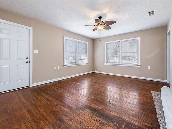 4th image of 2705 S College Ave