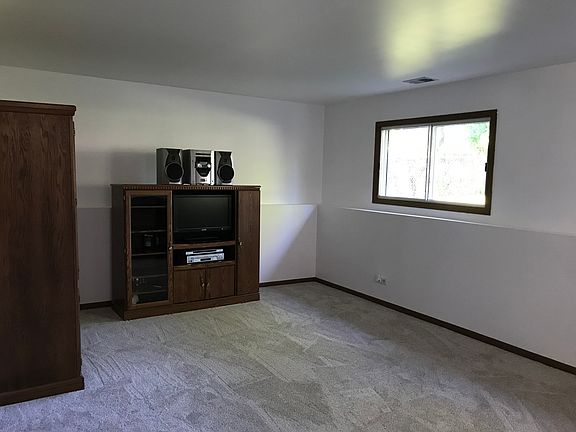3rd image of 151 Caribou Dr