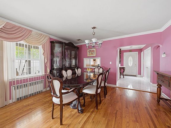 4th image of 1142 Bay 25th St