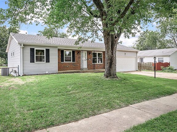 2nd image of 1070 Cedar Pl