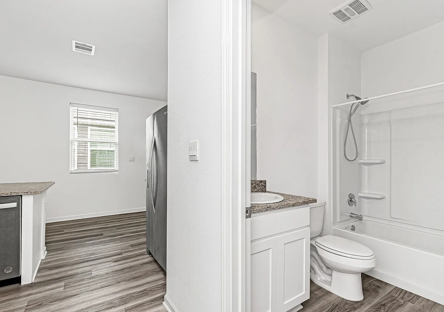 3 Bedroom House Available in Pelican Lakes — Photo 4
