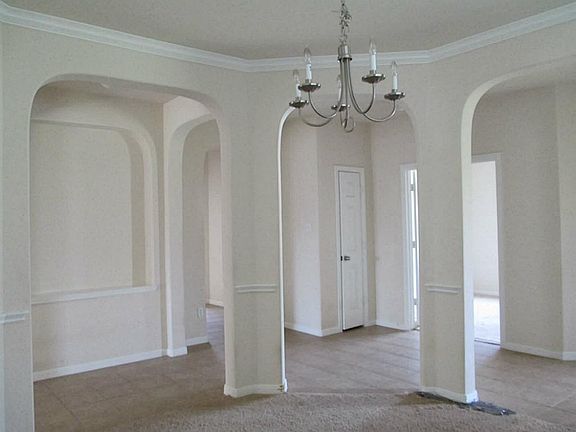 More arches and art niches.
