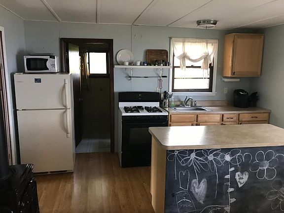 4th image of 4721 E Shore Dr NE