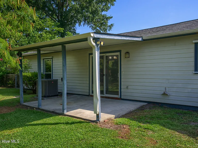 305 W Willowood Ln — Photo 11