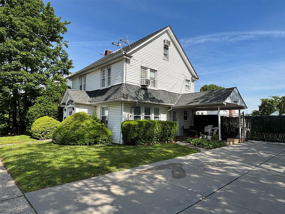 2nd image of 401 Merrick Road