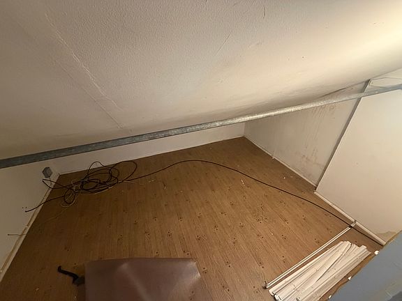 4th image of 1226 Strawberry Rd #2