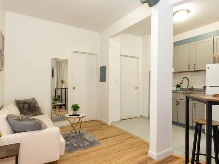 215 W 109th St #1E — Photo 1