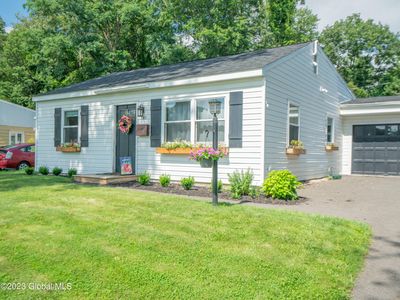 43 Vics Ct Court, Albany, NY, 12205