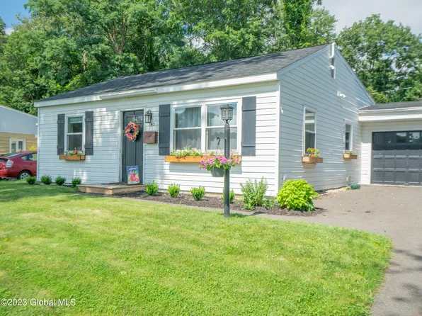 43 Vics Court, Albany, NY 12205