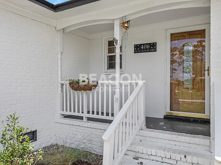 406 W Blackbeard Rd — Photo 5