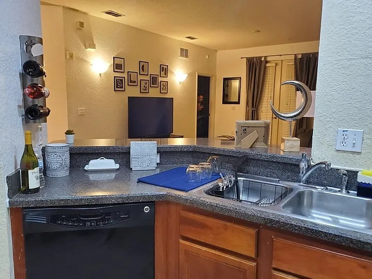 3001 Laurel Park Ln #201 — Photo 26