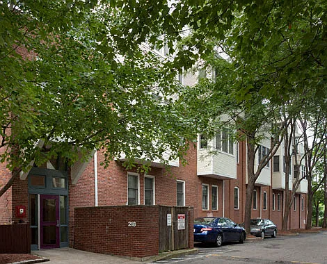 Building Photo - 218 Thorndike St